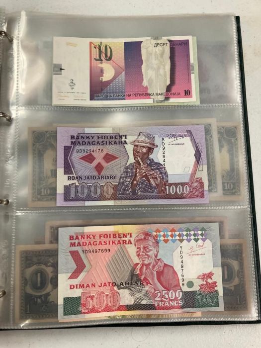 An album of world bank notes (L-P) - Image 16 of 61