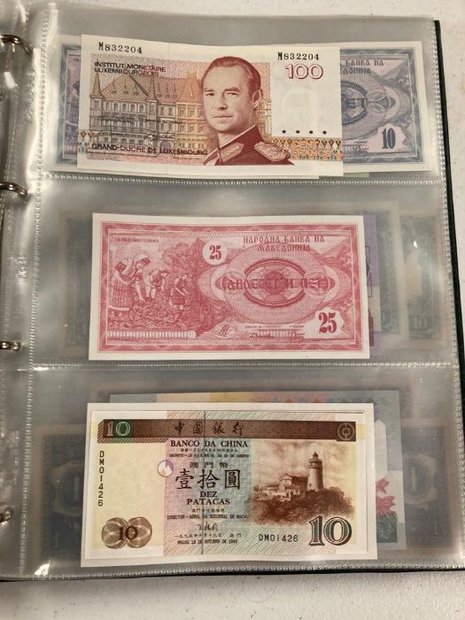 An album of world bank notes (L-P) - Image 19 of 61