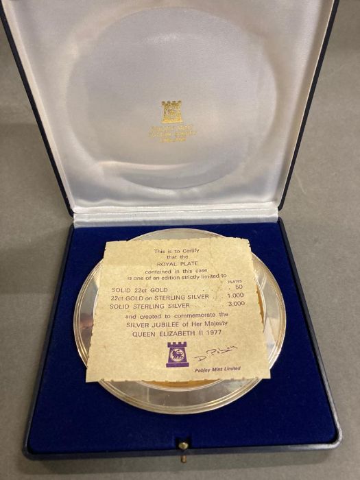 A Limited edition Silver Jubilee silver, hallmarked plate by Pobjoy Mint. (Approximate Weight 127g) - Image 3 of 3