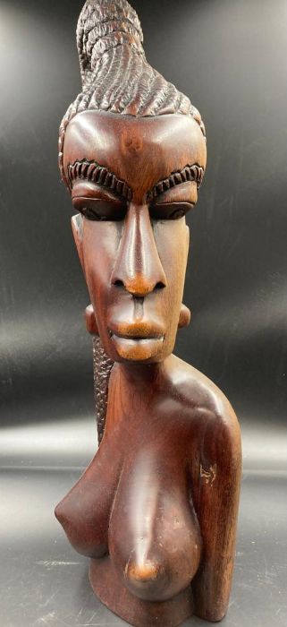 An African carved wooden sculpture of a women (H48cm) - Image 2 of 3