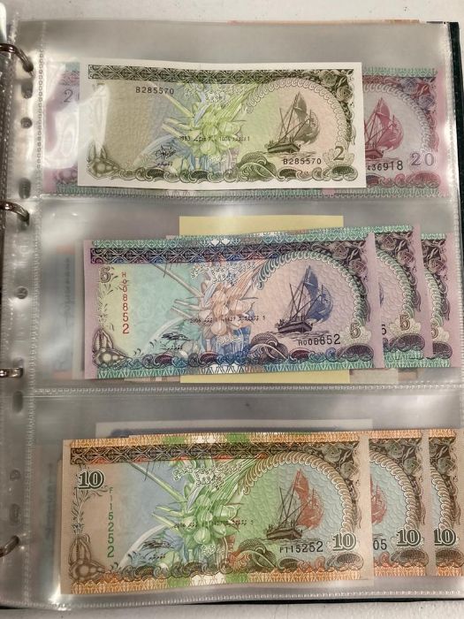 An album of world bank notes (L-P) - Image 12 of 61