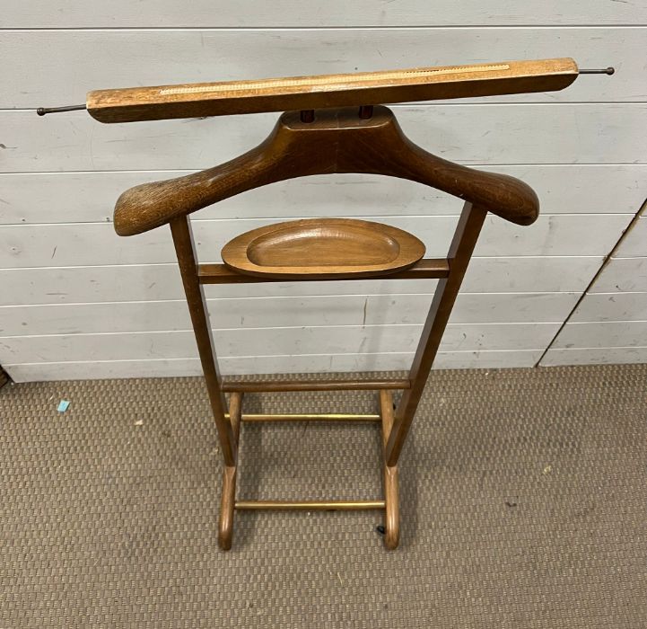 A wooden vintage clothes stand - Image 2 of 6