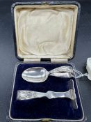 A Boxed silver set of Baby spoon and pusher, hallmarked for Birmingham 1916 by Levi & Salaman (54.