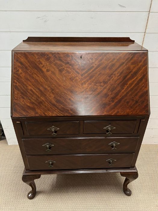 A mahogany bureau fall front opening to pigeon holes (H107cm W77cm D46cm) - Image 2 of 5