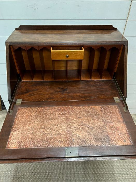 A mahogany bureau fall front opening to pigeon holes (H107cm W77cm D46cm) - Image 3 of 5