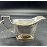 A silver sauce boat, hallmarked for 1927 (88.37g)