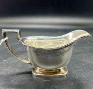 A silver sauce boat, hallmarked for 1927 (88.37g)