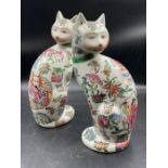 A pair of Chinese porcelain cats (H28cm)