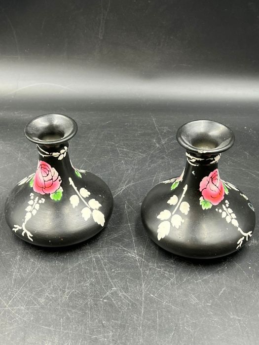 A pair of Shelly vases