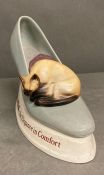 Van Dal 6.5inch ceramic ladies show with Siamese cat "Vandal Forelegaice"