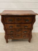 A small mahogany chest of drawers with serpentine front (H70cm W65cm d 36cm)