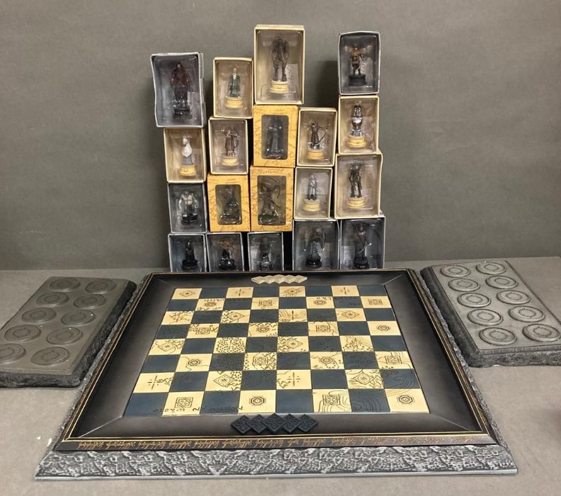 The Lord of the Rings chess set collection "The Final Battle", complete and boxed with a selection