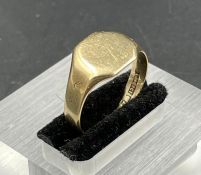 A 9ct gold signet ring (Approximate weight 4.2g) Size T