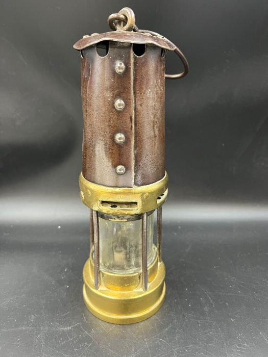 A Miners lamp model No 810 by Thomas and Williams Aberdare - Image 4 of 5