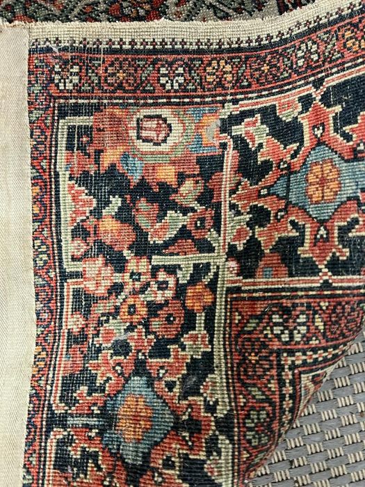 A possible Persian Qashqai carpet/rug (194cm x 128cm) - Image 2 of 6