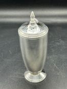 A silver pepper pot by Sanders & Mackenzie, hallmarked for Birmingham 1946 (90g)