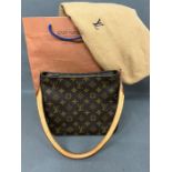 Louis Vuitton Looping MM brown handbag, dustcover (H21cm W26cm D11cm) (No papers)