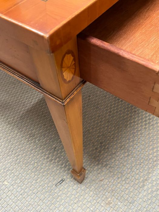 An inlaid table with shell motif and drawer to side - Image 3 of 6