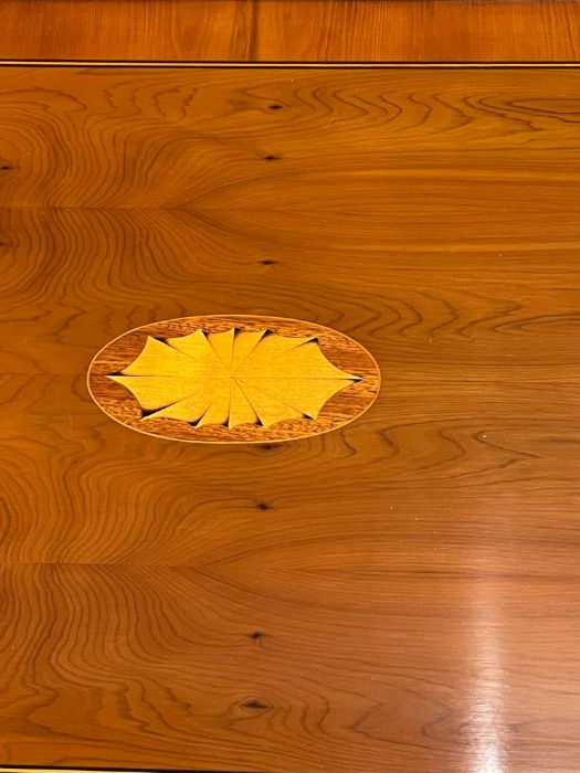 An inlaid table with shell motif and drawer to side - Image 5 of 6