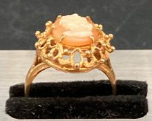 A 9ct gold Cameo ring (Approximate Total Weight 3.5g) (Size M)