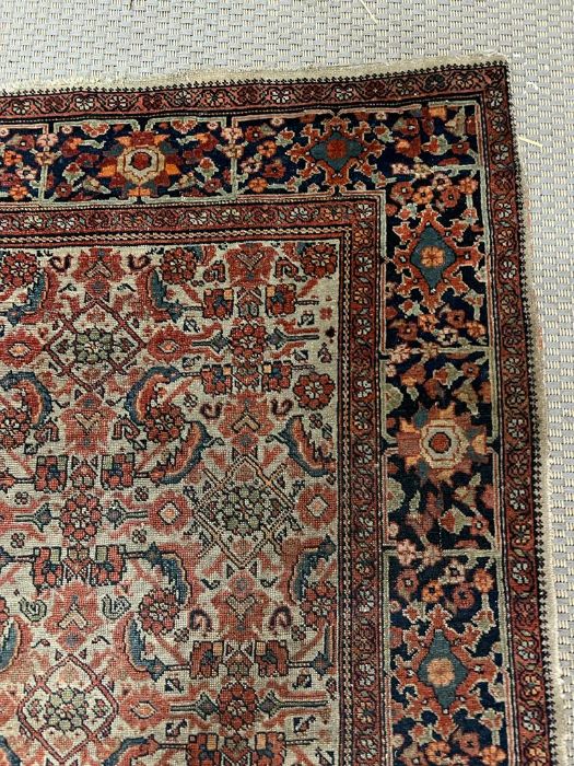 A possible Persian Qashqai carpet/rug (194cm x 128cm) - Image 5 of 6