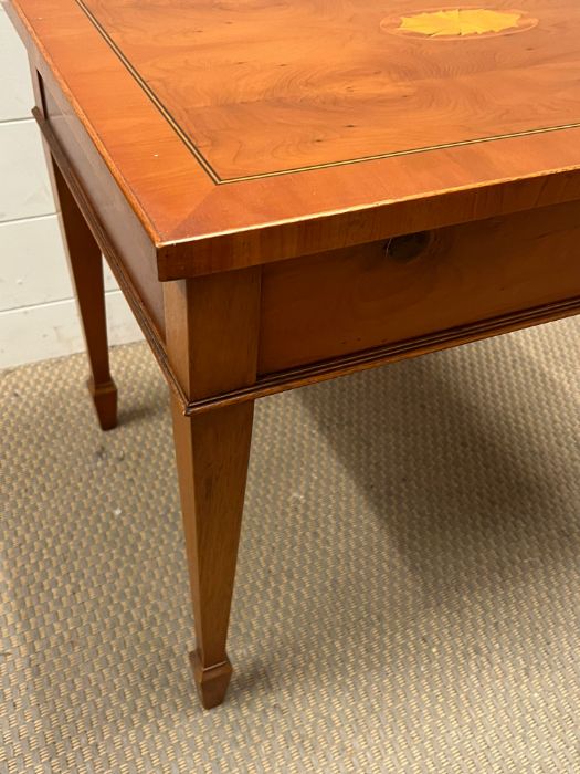 An inlaid table with shell motif and drawer to side - Image 4 of 6