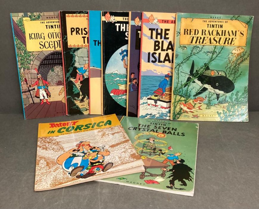 A selection of Tin Tin comics and Asterix comics/books - Image 2 of 2