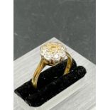 An 18ct and platinum vintage diamond daisy ring (Approximate size N1/2)