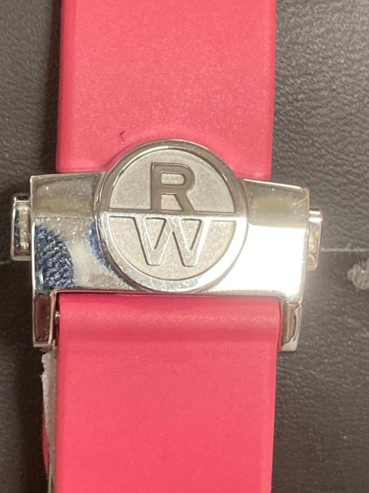 A Raymond Weil Tango with pink dial, original box and papers - Image 4 of 7