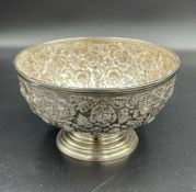 A silver bowl, hallmarked for Sheffield 1899 by Martin, Hall & Co (Approximate total weight 105g)