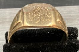 A 9ct gold signet ring (5.4g) Size T