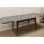 A Formica Mid Century extendable dining table (H60cm W187cm D64cm)