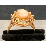 A 9ct gold Cameo ring (Approximate Total Weight 3.5g) (Size M)