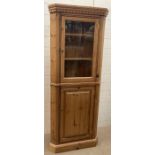 A pine corner cabinet (H160cm W66cm D30cm)