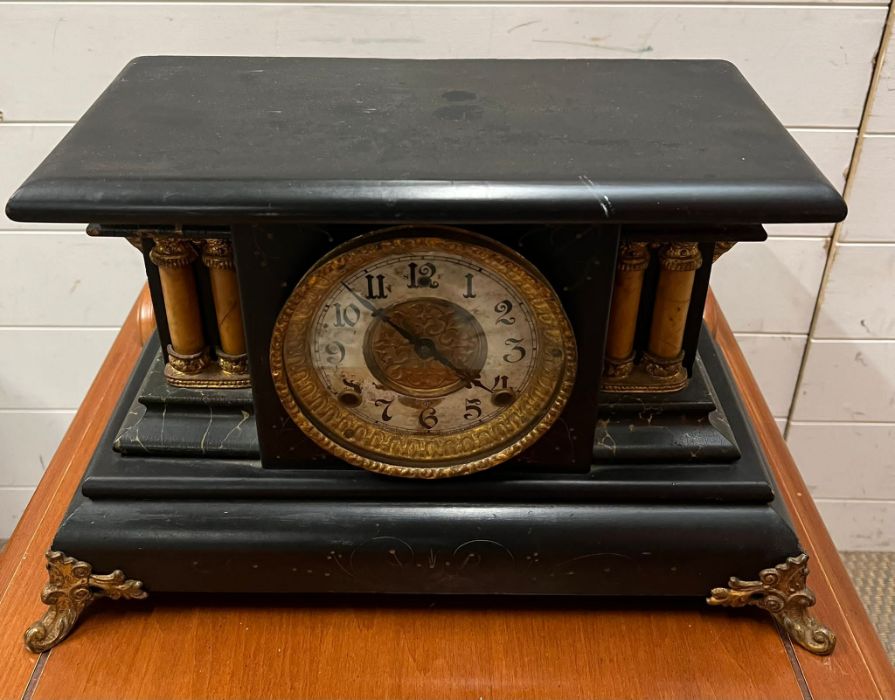 A wooden mantle clock with pillar column sides, this clock has a slate hook - Image 2 of 4