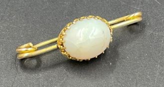 An Opal brooch on 9ct gold (2g)