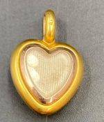A 15ct gold heart locket (3.3g)