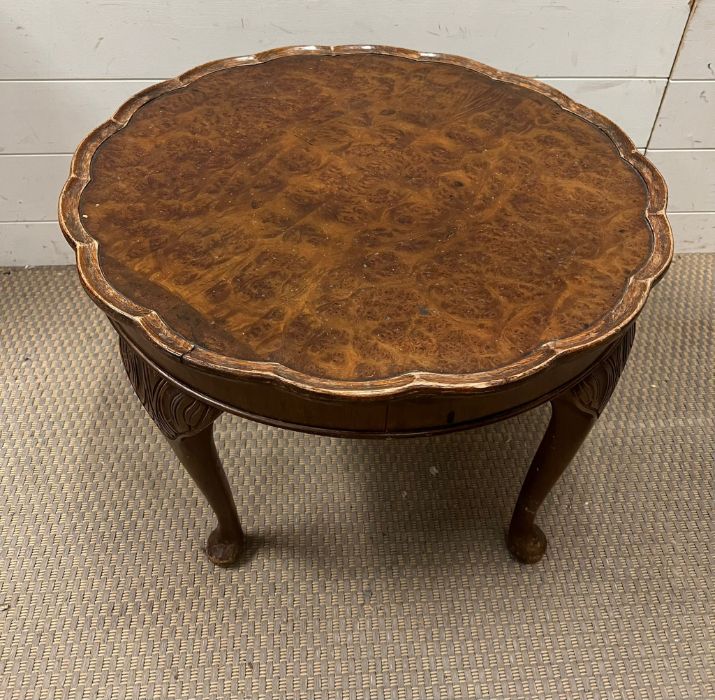 A low circular scalloped edge table on cabriole legs (H44cm Dia60cm) - Image 3 of 3