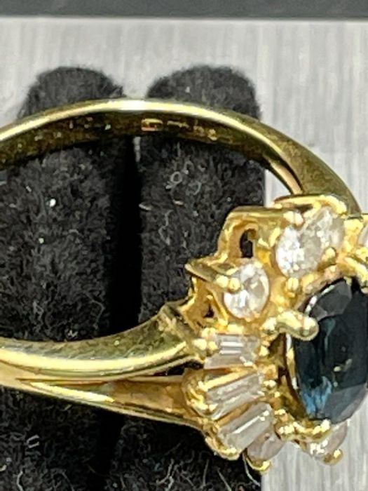 An 18ct gold sapphire and diamond ring, size O - Image 5 of 5