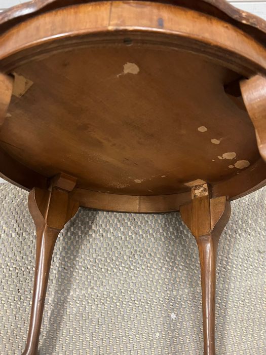 A low circular scalloped edge table on cabriole legs (H44cm Dia60cm) - Image 2 of 3