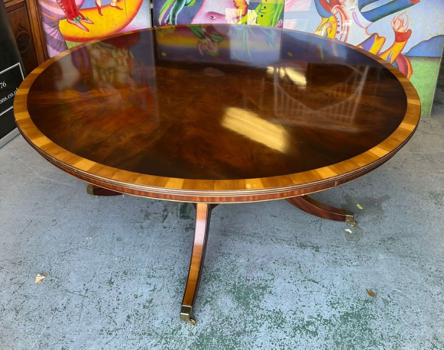 A George III style dining table and chairs with shaped backs, pierced vase splats on square legs - Image 3 of 9