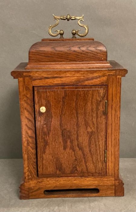 An eight day mantel clock with brass face in mahogany box with brass carrying handle. - Image 3 of 5