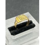 An 18ct gold signet ring (Approximate weight 3.3g)