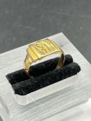 An 18ct gold signet ring (Approximate weight 3.3g)