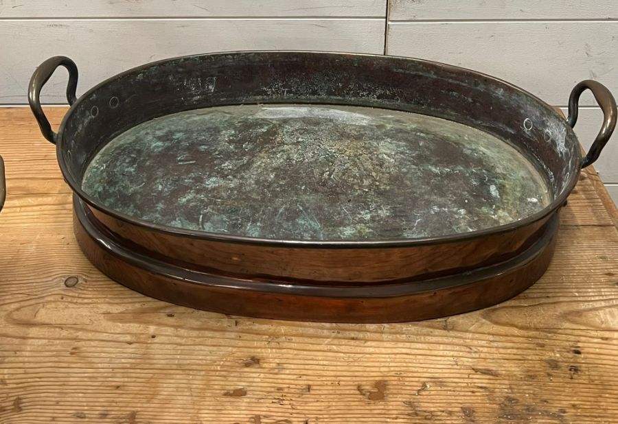 A large twin handle copper pan and coal scuttle (H10cm W49cm D32cm) - Image 3 of 3