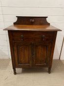 An oak side cabinet with two painted doors and drawers above (H97cm W79cm D47cm)
