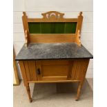A pine washstand with marble top and tiled back (H114cm W75cm D43cm)