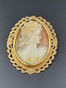 A Classical figure cameo brooch, untested gold. (Approximate Total weight 21g)