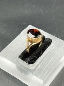 A 9ct gold ring (Approximate total weight 2.2g)