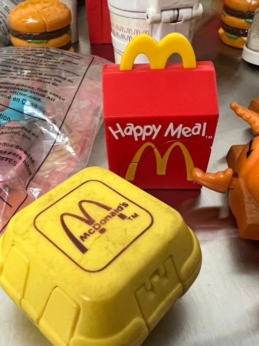 A selection of McDonalds and Burger King toys - Image 3 of 3